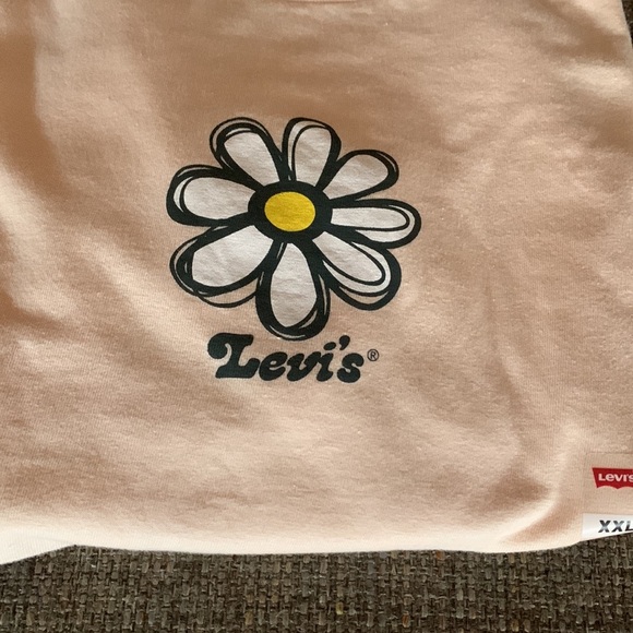BNWT Levis TShirt - Picture 6 of 6